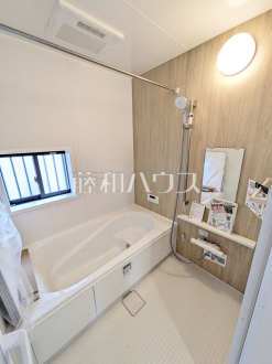 A号棟　浴室　【調布市染地３丁目】
足を伸ばして入れるバスタブで、ゆっくり一日の疲れを癒して下さい。　／撮影日2025/06/15