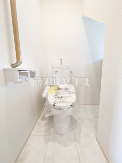 A号棟　トイレ　【調布市染地３丁目】
各階にトイレがあると、階段の上り下りをせずに済むため就寝時なども便利です。　／撮影日2025/06/15