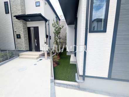 ≪C号棟　庭≫お庭はガーデニングや家庭菜園だけでなく、子ども達の遊び場としても最適です　　【調布市染地３丁目】
／撮影日2025/07/13