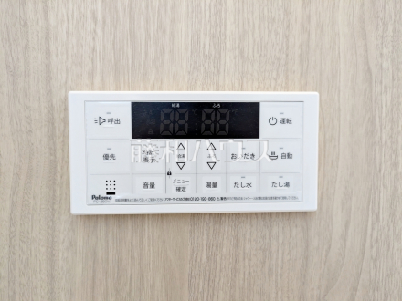 F号棟　給湯リモコン【調布市染地３丁目】
　追焚き機能付きなので、生活時間の違う家族に便利です。　／撮影日2025/06/05
