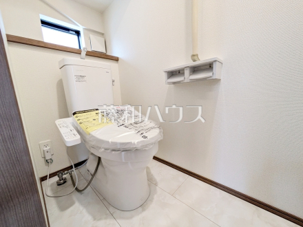G号棟　温水洗浄機能付きトイレ　【調布市染地３丁目】
　温水洗浄機能付きトイレで清潔にご使用いただけます。　／撮影日2025/06/08