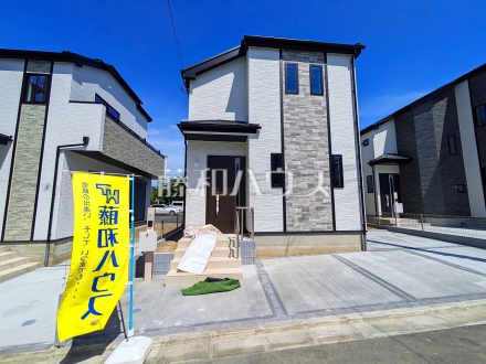 ≪G号棟　外観≫ 南向きのバルコニーは日差しもたっぷり注ぎ、お洗濯物もよく乾きます。 　【調布市染地３丁目】／撮影日2025/06/21