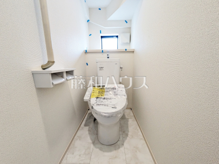 H号棟　温水洗浄機能付きトイレ【調布市染地３丁目】
　温水洗浄機能付きトイレで清潔にご使用いただけます。　／撮影日2025/06/01