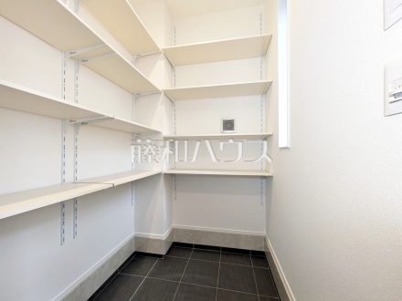 収納　奥行のあるシューズインクロークでたっぷり収納できます！【日野市平山６丁目】
／撮影日2024/04/04
