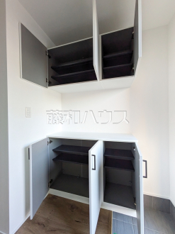 2号棟　玄関収納　【東村山市廻田町２丁目】／撮影日2025/11/10
