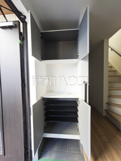 4号棟　玄関収納　【東村山市廻田町２丁目】／撮影日2025/10/30