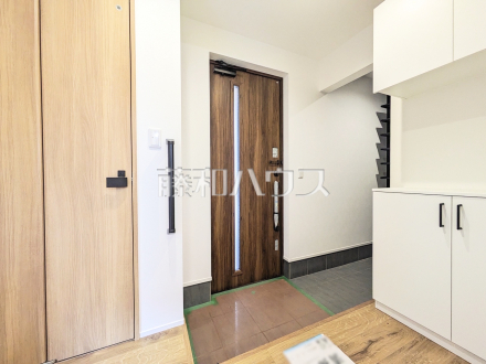 5号棟　玄関ホール　【東村山市廻田町２丁目】／撮影日2025/10/30