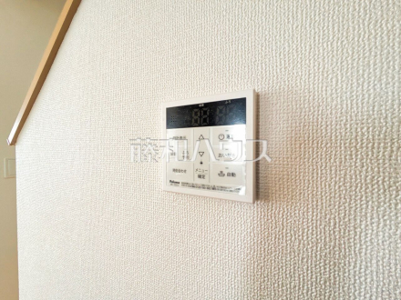 浴室給湯リモコン　追焚き機能付きなので、生活時間の違う家族に便利です。 
／撮影日2025/05/08