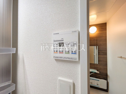 24時間換気システム 　24時間換気システムにより、花粉・PM2.5などの微小粒子物質の侵入を防ぎ、快適な室内を保ちます／撮影日2025/05/08
