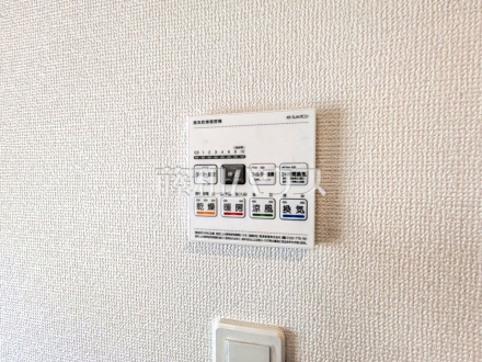 24時間換気システム 　24時間換気システムにより、花粉・PM2.5などの微小粒子物質の侵入を防ぎ、快適な室内を保ちます。 
／撮影日2025/05/08