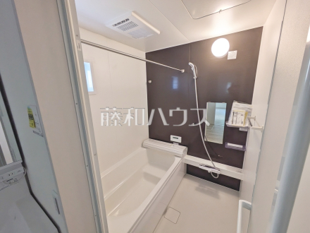 浴室　【日野市百草】
ゆったり寛げる1坪タイプのユニットバスで、疲れたからだを癒してあげて下さい。／撮影日2025/06/20