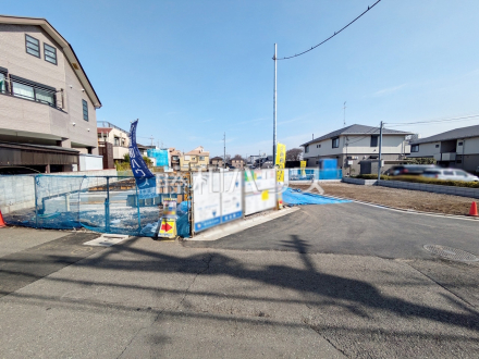 ≪現場風景≫ 整備された街区、近隣に広がる美しい自然たち。空間のみのこだわりだけではなく、ここに暮らす方々にとって素敵な環境や快適な暮らしを実現します。 　【府中市西府町１丁目】／撮影日2025/03/14