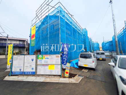 ≪現場風景≫  全棟、来客時や駐輪スペースとしても利用可能なカースペース2台可（車種による）のプラン 　【府中市西府町１丁目】／撮影日2025/04/11