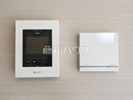 床暖房リモコン　【府中市西府町１丁目】
　リビングに床暖房があるので足元ぽかぽか、家族の集まる空間を暖めます。　／撮影日2025/06/02