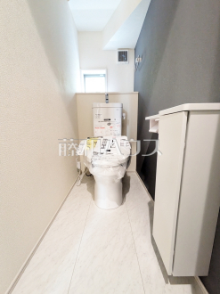トイレ　【府中市西府町１丁目】
各階にトイレがあると、階段の上り下りをせずに済むため就寝時なども便利です。　／撮影日2025/06/02