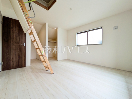居室　【府中市西府町１丁目】
各居室にはクローゼットを完備し、家具を置くスペースが確保しやすい設計がされております。　／撮影日2025/06/02