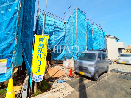 ≪2号棟　現地外観≫戸建住宅が立ち並ぶ住宅地。静かな時間の流れ。ゆっくりと傾きを変えていく陽の光が清楚な家々を色鮮やかに演出してくれます。／撮影日2025/05/03