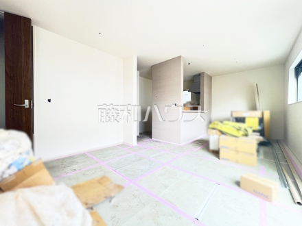2号棟　リビング（施工中）　【府中市西府町１丁目】／撮影日2025/05/16