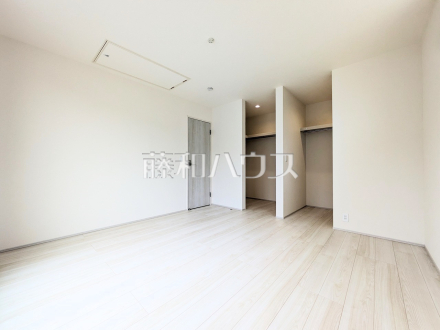 ≪5号棟　居室（施工中）≫部屋の雰囲気や広さ・眺望・間取りの使い勝手など、是非一度、ご自身の目で確かめてみてください。　　【府中市西府町１丁目】／撮影日2025/05/03