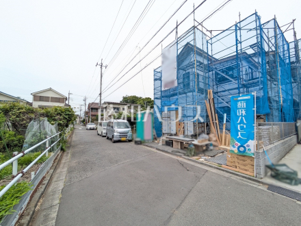 接道状況および現場風景　【小平市回田町】見学はしたいけど、なかなか時間が取れない…そんな方に出勤前や仕事終わりにマイホームを見学できるサポートをいたします。／撮影日2025/05/29