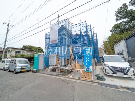 外観　【小平市回田町】今なら家の骨組みなど、完成してからでは確認ができないような構造をご覧いただけます！まだブルーシートが被っておりますので、安全にご案内させていただくため、ぜひお問い合わせください。／撮影日2025/05/29