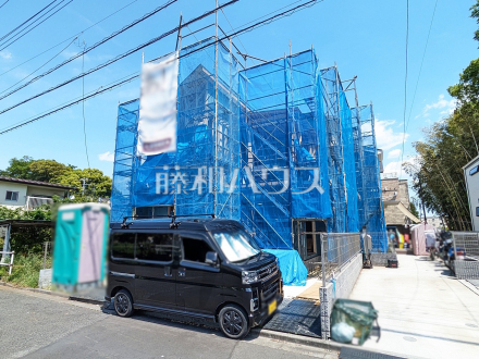 外観　【小平市回田町】まだまだ建築中ですが、ぜひ現地をご覧になりませんか？基礎・上棟の状態は建築中にしかご覧になれません！／撮影日2025/05/05