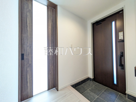 3号棟　玄関　【小平市津田町２丁目】／撮影日2025/03/21