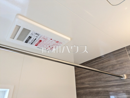 3号棟　浴室換気乾燥機　【小平市津田町２丁目】　いつでも洗濯物を干せるのが嬉しい浴室換気乾燥機！
／撮影日2025/03/21