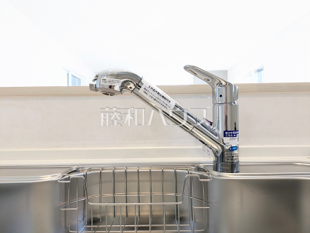 4号棟　浄水器一体型水栓　【小平市津田町２丁目】　いつでもおいしいお水が飲める浄水器一体型水栓も完備 
／撮影日2025/03/21