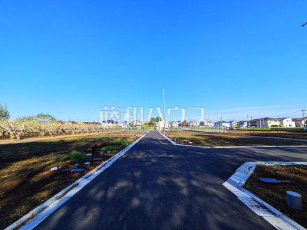 接道状況および現場風景　【三鷹市北野３丁目】 平日のご案内も可能です。まずはお気軽にお問合せ下さいませ。 ／撮影日2025/04/14