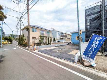 ≪接道状況≫間取りや色を変更可能な『フリープラン対応住宅』のご紹介です♪建売住宅では決して叶わない、無理であると諦めていた夢のマイホームを一緒に実現してみませんか？【調布市深大寺元町４丁目】／撮影日2025/05/04