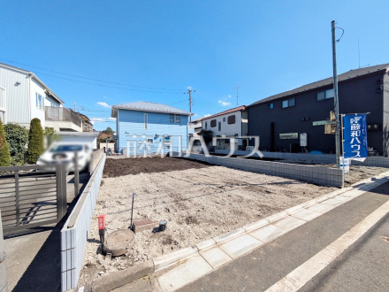 《接道状況》間取りや色を変更可能な『フリープラン対応住宅』のご紹介です♪建売住宅では決して叶わない、無理であると諦めていた夢のマイホームを一緒に実現してみませんか？【調布市深大寺元町４丁目】／撮影日2025/03/20