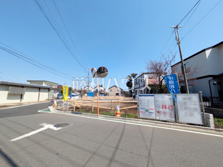 《接道状況》「北ノ台小学校」バス停より徒歩4分。バス便利用で京王線「調布」駅・JR中央線・総武線『三鷹』駅 にもアクセスでき、行動範囲が大きく広げられる立地です。　　【調布市深大寺東町６丁目】／撮影日2025/03/22