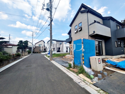 ≪接道状況≫前面の新設道路はゆとりの5m。車の出し入れも楽々です。【調布市深大寺東町６丁目】／撮影日2025/06/20