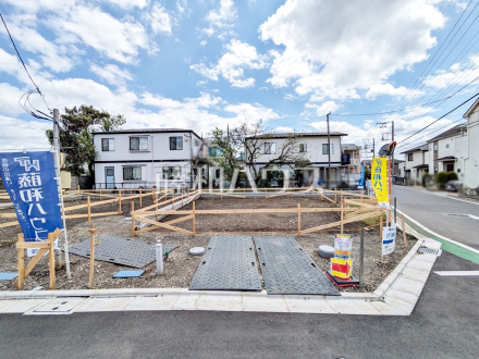 ≪1号地　外観≫まだまだ建築中ですが、ぜひ現地をご覧になりませんか？基礎・上棟の状態は建築中にしかご覧になれません！ 【調布市深大寺東町６丁目】／撮影日2025/04/14