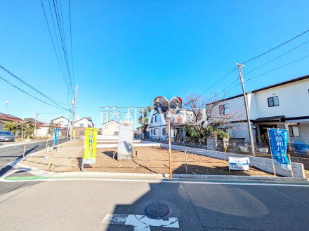 1号棟　外観　【調布市深大寺東町６丁目】 南向きのバルコニーを設計。日差しもたっぷり注ぎ、お洗濯物もよく乾きます。 ／撮影日2025/01/30