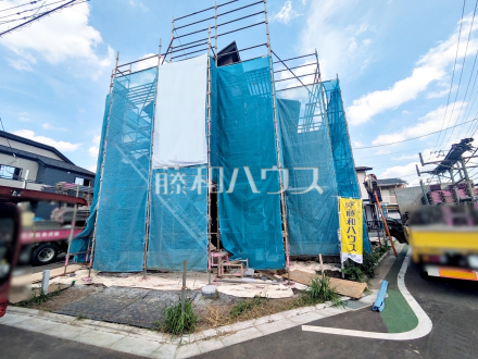 ≪1号棟　外観≫南向きのバルコニーを設計。日差しもたっぷり注ぎ、お洗濯物もよく乾きます。【調布市深大寺東町６丁目】／撮影日2025/06/20