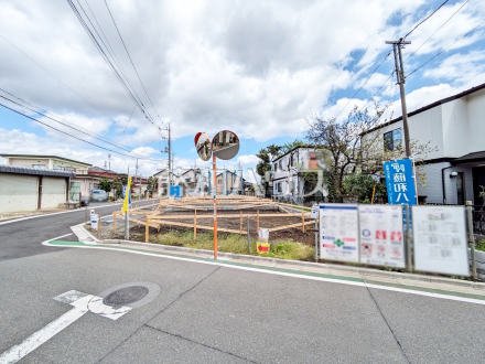 ≪1号棟　外観≫南向きのバルコニーを設計。日差しもたっぷり注ぎ、お洗濯物もよく乾きます。【調布市深大寺東町６丁目】／撮影日2025/04/14