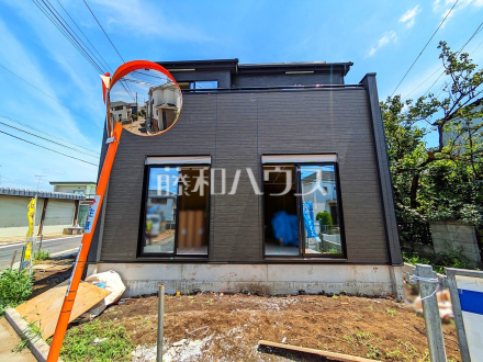 ≪1号棟　外観≫ 南向きのワイドバルコニーは日差しもたっぷり注ぎ、お洗濯物もよく乾きます。 　【調布市深大寺東町６丁目】／撮影日2025/06/21