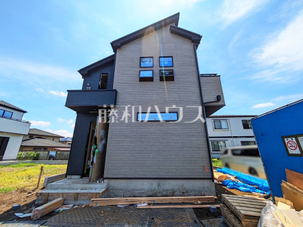 ≪3号棟　外観≫ 第三者機関により住宅の品質や性能を評価し「安心・安全」を保証する【住宅性能評価書】を取得しております。 　【調布市深大寺東町６丁目】／撮影日2025/06/21