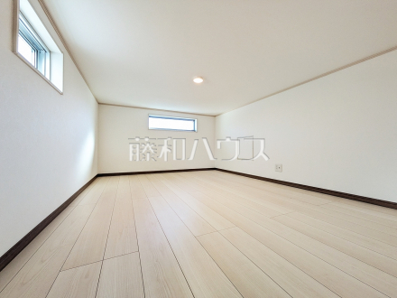 使い勝手の良い固定階段式小屋裏収納は、シーズンオフの荷物もたっぷり収納できます。　【小平市花小金井７丁目】
／撮影日2025/03/20