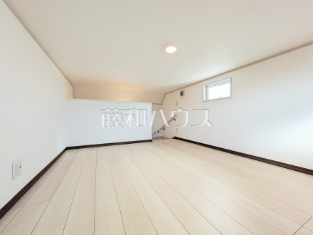小屋裏収納　【小平市花小金井７丁目】／撮影日2025/03/20
