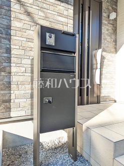 宅配ボックス・郵便受　【小平市花小金井７丁目】　宅配ボックス付きなので、安心して荷物を受け取ることができます。／撮影日2025/03/20