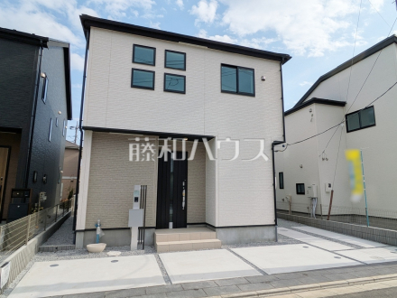 3号棟　外観　【富士見市大字水子】
モノトーンを中心とした配色の現代的なデザイン。直線的ですっきりとしたスクエアなデザインが、お客様のお住まいを都会的に印象づけます。　／撮影日2025/03/30