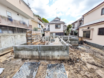 ≪現地外観≫建物のプレゼンをさせていただきますので、実際の完成イメージを思い描いていただくことができます。お気軽にお問合せ下さい。【調布市深大寺南町２丁目】／撮影日2025/04/14