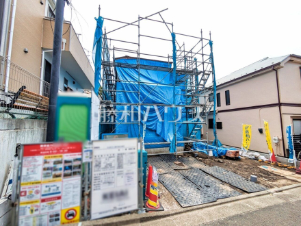 ≪現地外観≫建物のプレゼンをさせていただきますので、実際の完成イメージを思い描いていただくことができます。お気軽にお問合せ下さい。【調布市深大寺南町２丁目】／撮影日2025/05/04