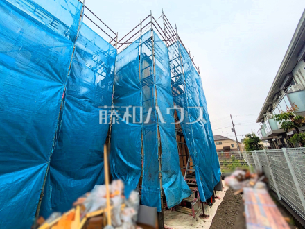 ≪1号棟　外観≫ 南向きのワイドバルコニーを建築中。は日差しもたっぷり注ぎ、お洗濯物もよく乾きます。  　【調布市飛田給２丁目】／撮影日2025/05/30