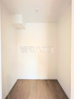 ２号棟　ウォークインクローゼット　【八王子市小比企町】
大容量のウォークインクローゼットでお部屋をスッキリきれいに保てます。　／撮影日2025/06/26