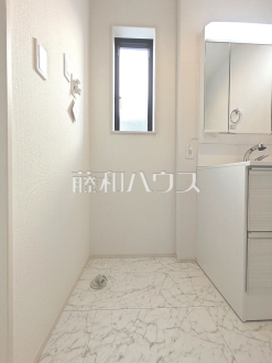 1号棟　洗濯機置き場　【富士見市大字水子】／撮影日2025/03/02