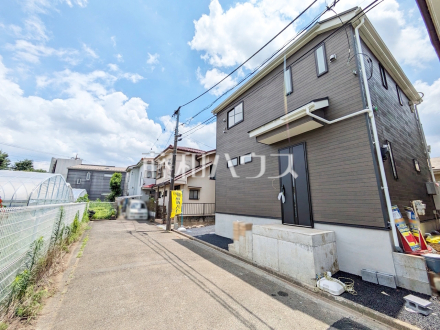  周囲に高い建物のないエリアのため、空が大きく感じます。 　【府中市西府町３丁目】／撮影日2025/07/13